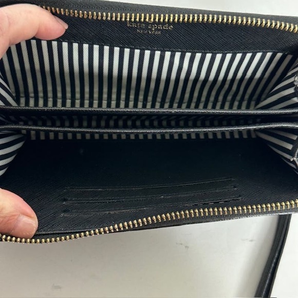Kate‎ Spade Black Zip Around Wallet - Picture 5 of 5